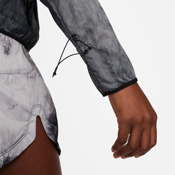 NWT Nike Trail Repel Running Hooded Windbreaker Light Jacket Medium FN6853-010 - Picture 6 of 7